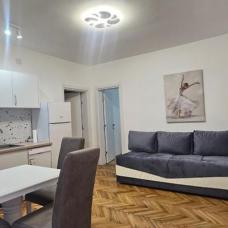 Dika Apartment Bar Bagian luar foto