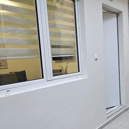 Dika Apartment Bar Bagian luar foto