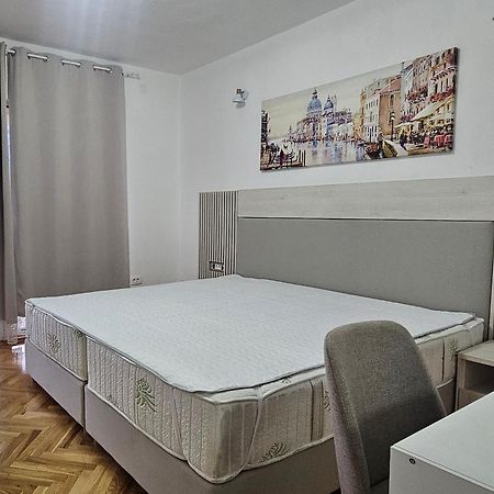 Dika Apartment Bar Bagian luar foto