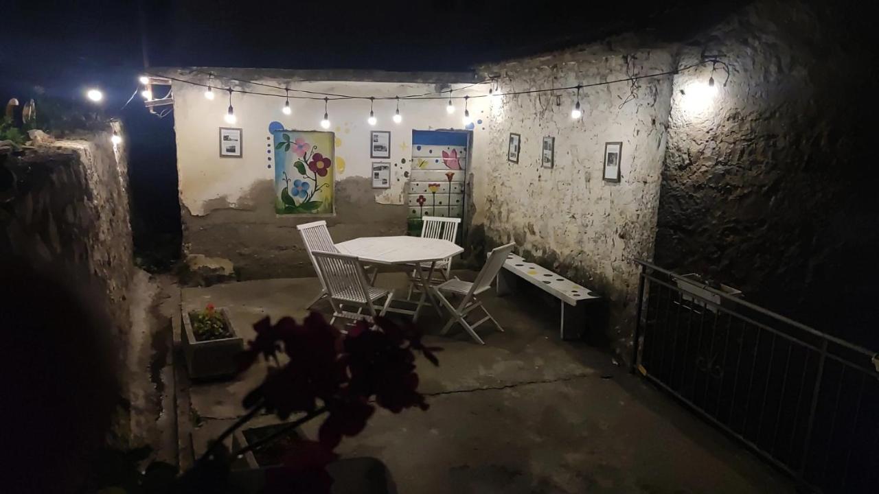 Dika Apartment Bar Bagian luar foto